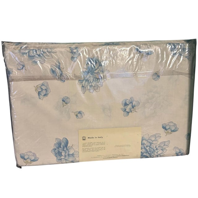 Vintage Mirabello 200 Thread Count 100% Cotton Percale Floral Queen Sheet Set. Beautiful queen sheet set, white with blue...