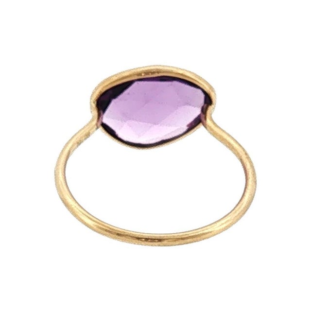 Modern Late 20th-Century 18 Karat Yellow Gold Triangular Amethyst Bezel Ring, Size 6.25 For Sale - Image 3 of 4