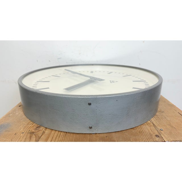 Large Industrial Grey Factory Wall Clock from Pragotron, 1960s For Sale - Image 16 of 18