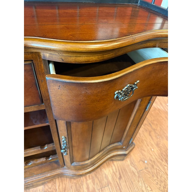 French Buffet Style Server W/Baker's Rack & Wine Display - Universal For Sale - Image 9 of 10