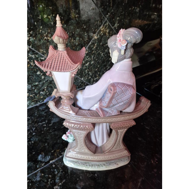 Japanese Vintage Retired Lladró "Mariko" Japanese Geisha Porcelain Figurine, No. 1421 (Jb) For Sale - Image 3 of 8