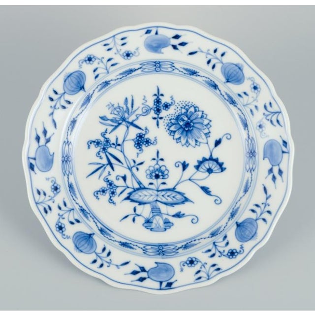 Blue Onion Pattern Dinner Plates in Porcelain, Meissen, Germany, Set of 3 For Sale - Image 6 of 9