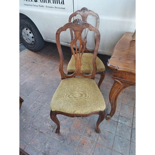 LATE TWENTIETH CENTURY (1940 - 1980) Italian extendable walnut table with 6 chairs – 1930s/1940s Elegant Italian walnut...