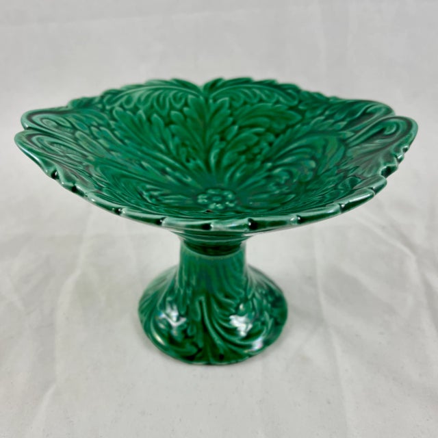 Late 19th Century Acanthus Leaf Green Glazed English Majolica Pedestal Vide-Poche For Sale - Image 5 of 11
