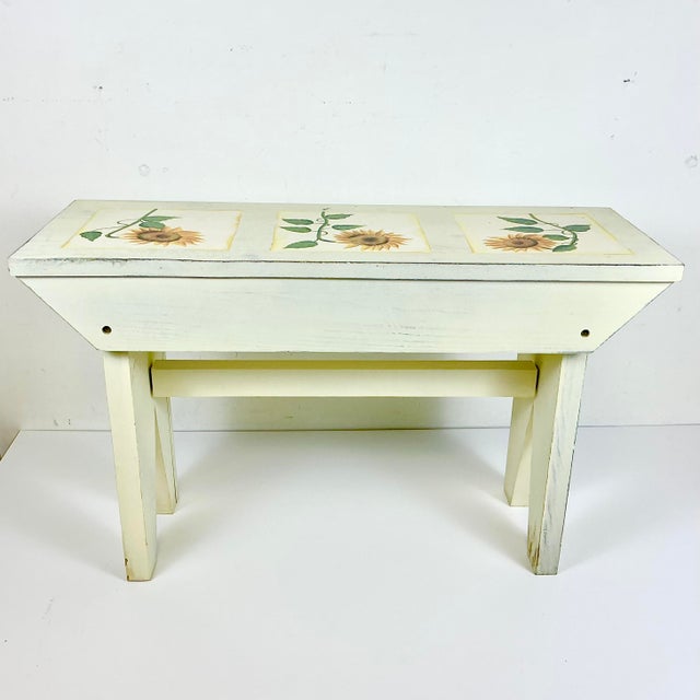 1970s Vintage Arts & Crafts Farmhouse Sunflower Folk Art Painted Pine Bench. For Sale - Image 10 of 18