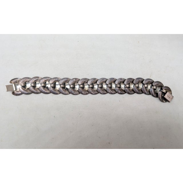 Mid-Century Modern Vintage 1950s Signed Napier Silvertone Etched Stars & Clouds Round Link Bracelet For Sale - Image 3 of 9