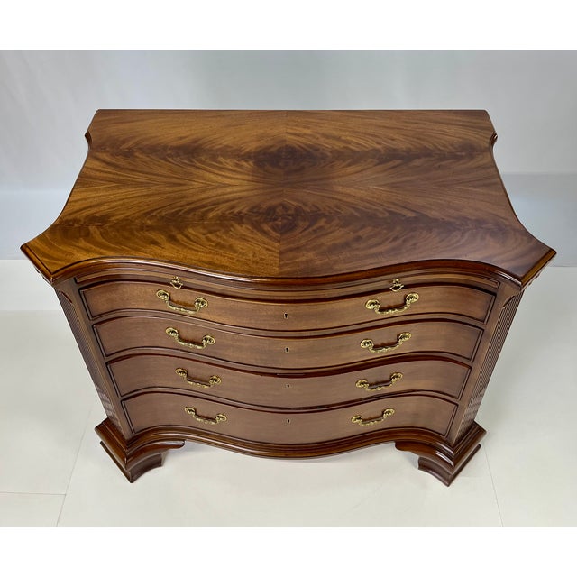 Late 20th Century EJ Victor Mahogany Serpentine Bachelor's Chest With Brushing Slide For Sale - Image 9 of 17