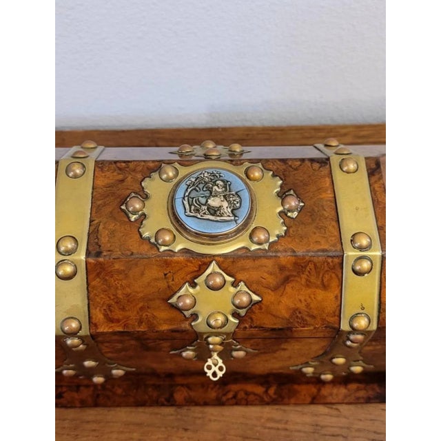Wedgwood 19th Century English Wedgwood Retailed Burl Walnut Tea Caddy For Sale - Image 4 of 11