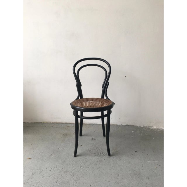 Gebrüder Thonet Vienna style chair with Vienna straw, model no. 14. Bent beech wood frame. Production 1910.