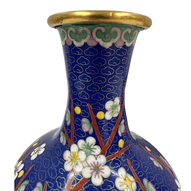 This magnificent Chinese Antique Cloisonné Vase is the perfect decor piece. With beautiful floral and bird design, it is a...