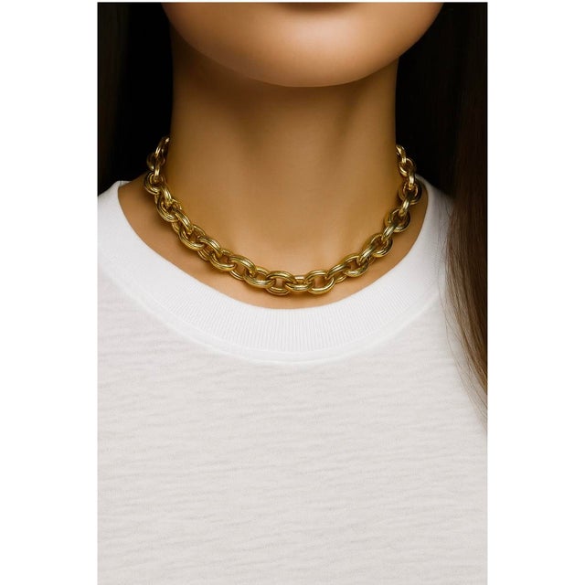 Exceptional Barry Kieselstein-Cord vintage necklace crafted in solid 18K yellow gold, featuring bold sculptural links and...