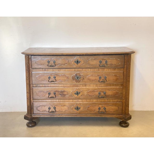 Ancient chest of drawers Louis XV in walnut and olive wood,, bronze Oblie, 3 original locks and a change, missing keys,...