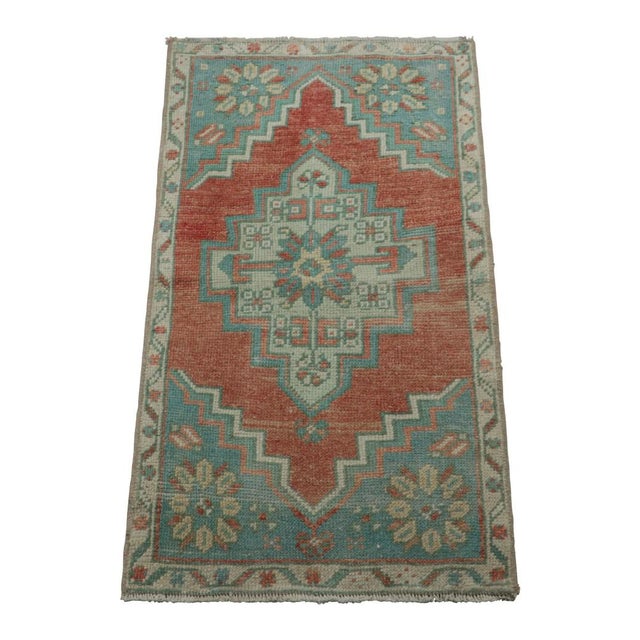 1950s Vintage Turkish Rug in Red With Blue and White Floral Medallion | Rug & Kilim For Sale - Image 5 of 7