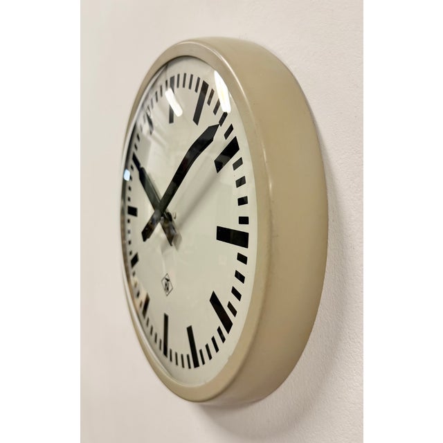 Mid-Century Modern Vintage Industrial Wall Clock from TN, 1960s For Sale - Image 3 of 16
