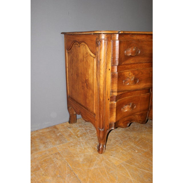 Antique Walnut Crossbow-Shaped Commode, 1750 For Sale - Image 14 of 17