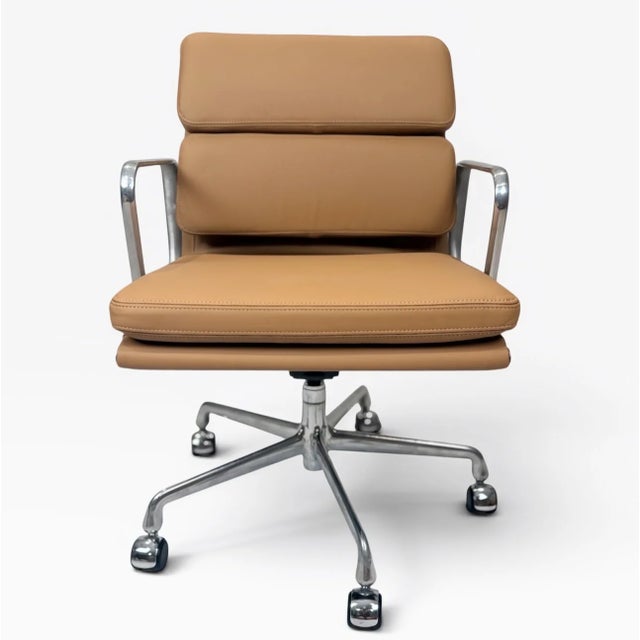 Mid-Century Modern Eames for Herman Miller Soft Pad Management Chair - Camel Tan Leather For Sale - Image 3 of 9