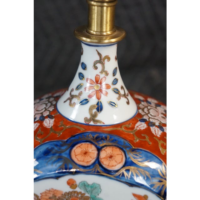 The Marbro Lamp Company Mid 20th Century Mid Century Modern Marbro Lamp Co Japanese Imari Porcelain Table Lamp Chinoiserie Urn For Sale - Image 4 of 18