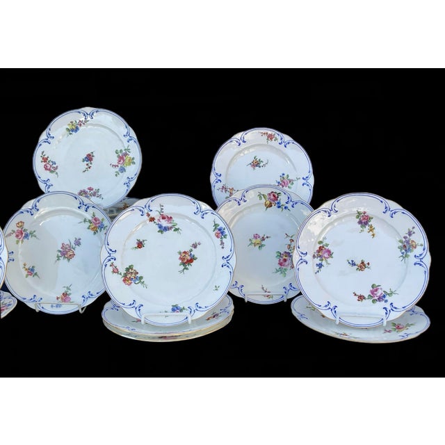 Manufacture de Sevres Set of 14 Hand-Painted Sèvres Porcelain Dinner Plates, 18th Century For Sale - Image 4 of 16