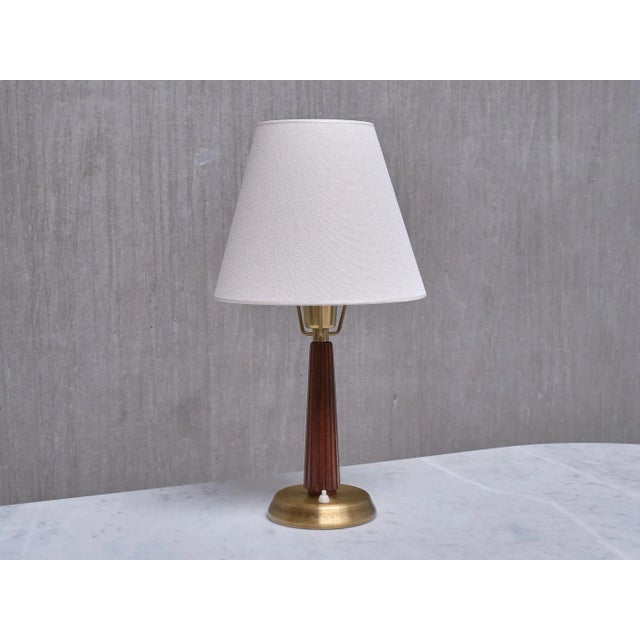 Mid-Century Modern Table Lamp Model E1149 in Brass and Elm, Asea by Hans Bergström for Asea, Sweden, 1940s For Sale - Image 3 of 12