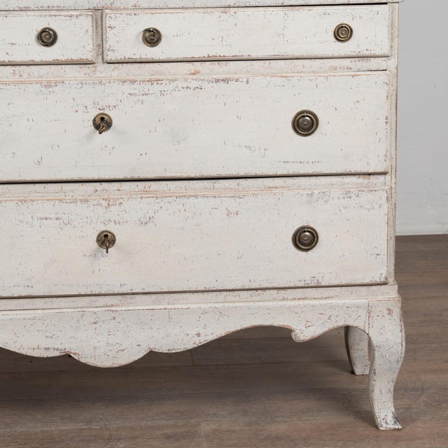 Early 19th Century Swedish Gustavian White Painted Pine Cabinet With Drawers For Sale - Image 11 of 12