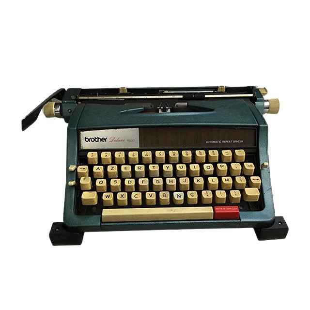 Vintage Deluxe 1522 Typewriter from Brother For Sale