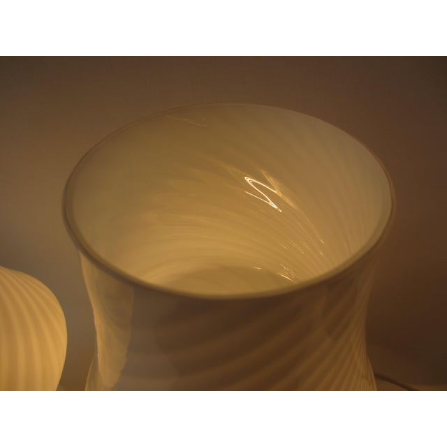 Mid-Century Modern Murano Glass Table Lamps in White Lattimo Swirl, 1960s, Set of 2 For Sale - Image 3 of 6