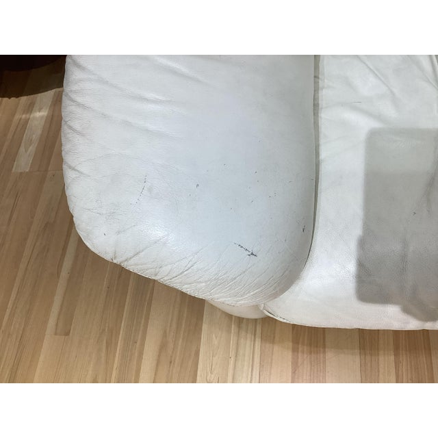 White Leather Armchairs, 1970s, Set of 2 For Sale - Image 17 of 18