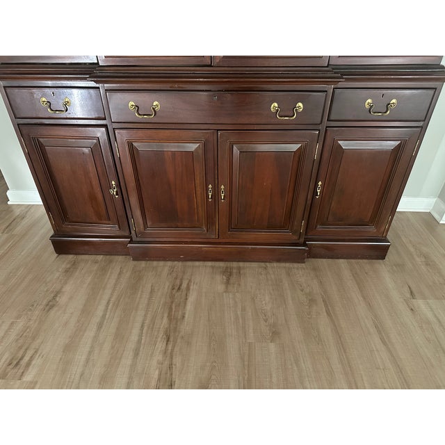 1970s Lexington Lighted China Cabinet / Hutch For Sale - Image 11 of 12