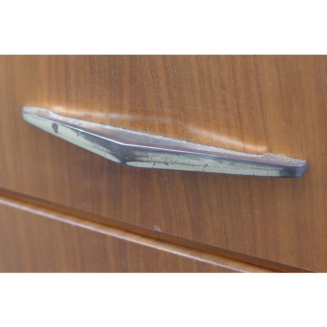 Mid-Century Chest of Drawers in Walnut and Maple with Brass Handles, 1950s For Sale - Image 11 of 17