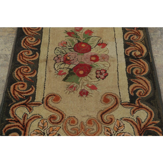 1920s Antique Hooked Rug With Floral Bouquet Medallion in Beige & Black - Rug & Kilim For Sale - Image 5 of 8