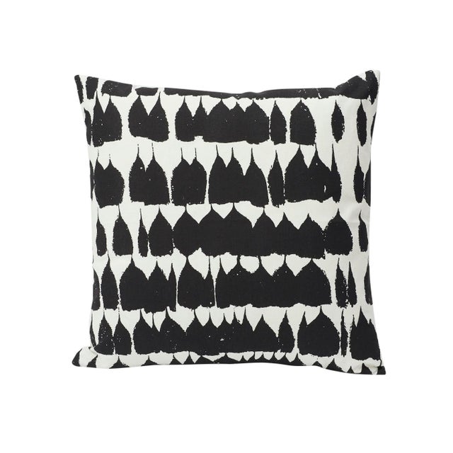 This pillow features Queen of Spain with a Knife Edge finish. Introduced in 1963 and still fresh today, this pattern has a...