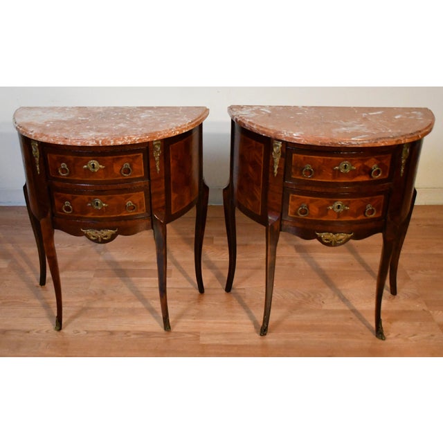 1890s Pair French Louis XV Walnut Satinwood Inlay & Marble Top Nightstands For Sale - Image 4 of 18