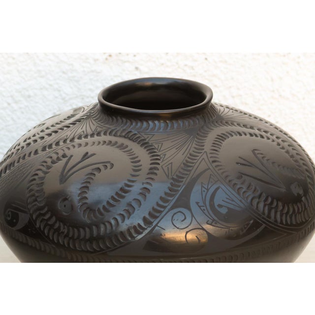 Etched Swirls Mata Ortiz Vintage Pot For Sale In Los Angeles - Image 6 of 11