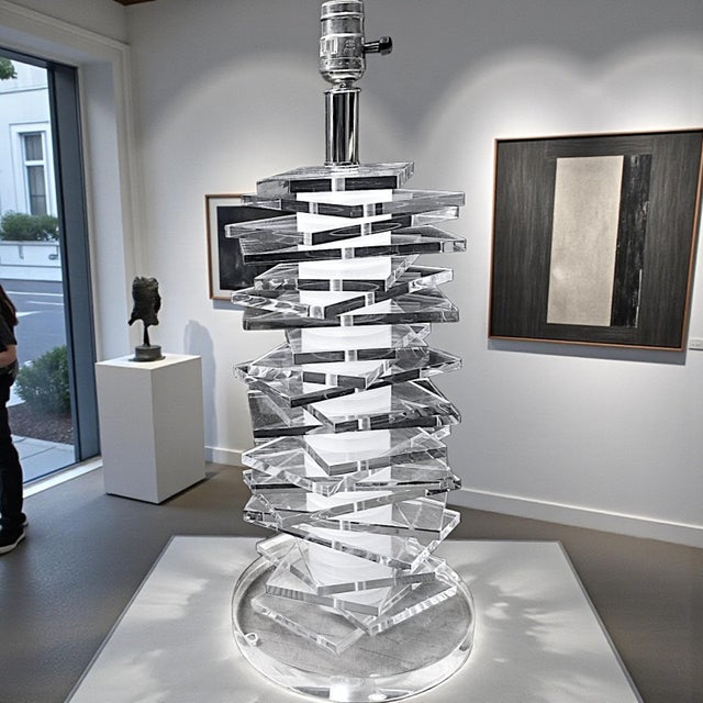 Transparent Vintage Mid Modernist Clear Lucite Stacked Tiled Skyscraper Table Lamp, Attributed to Bauer For Sale - Image 8 of 10
