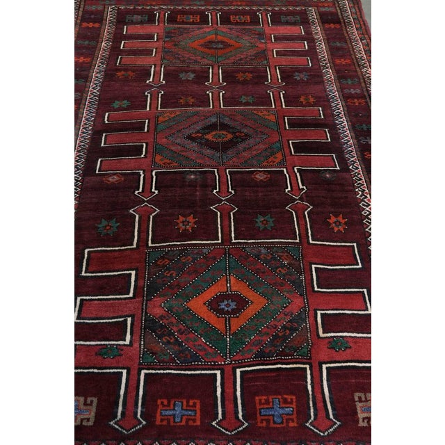 This beautiful hand-knotted rug features lovely red colors and a stunning pattern. Its dimensions are 308x210cm. Let your...