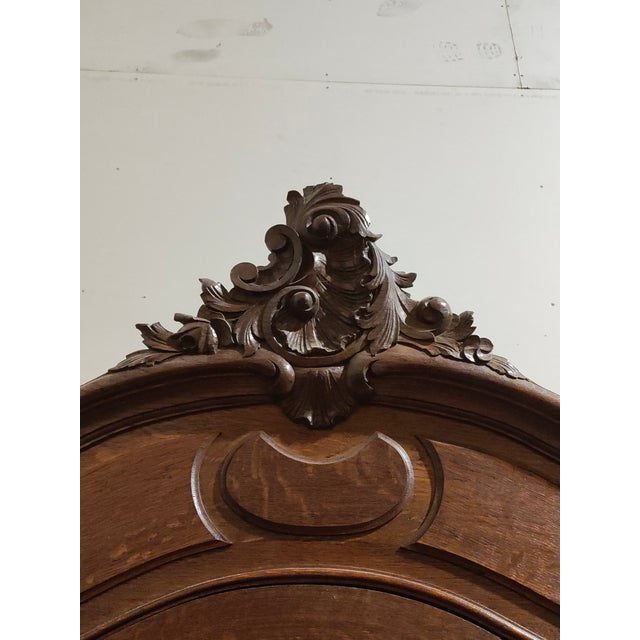 Antique French Louis XV Revival Triple-Door Mirrored Armoire in Walnut For Sale In New Orleans - Image 6 of 12