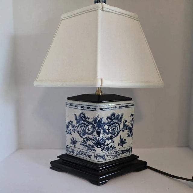 Blue & White DIAMOND Shaped Chinoiserie Lamp Decorated With an Asian Landscape Scene Resting On A Wooden Base With Cream...
