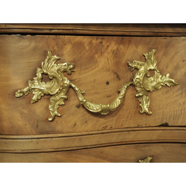 Circa 1750 French Crossbow Front Commode in Lightly Scrubbed Walnut For Sale In Dallas - Image 6 of 18