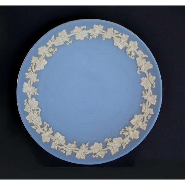 Vintage 70s Wedgwood Jasperware Small Pedestal Stand, 3D Grapevine Motif For Sale In Sacramento - Image 6 of 7