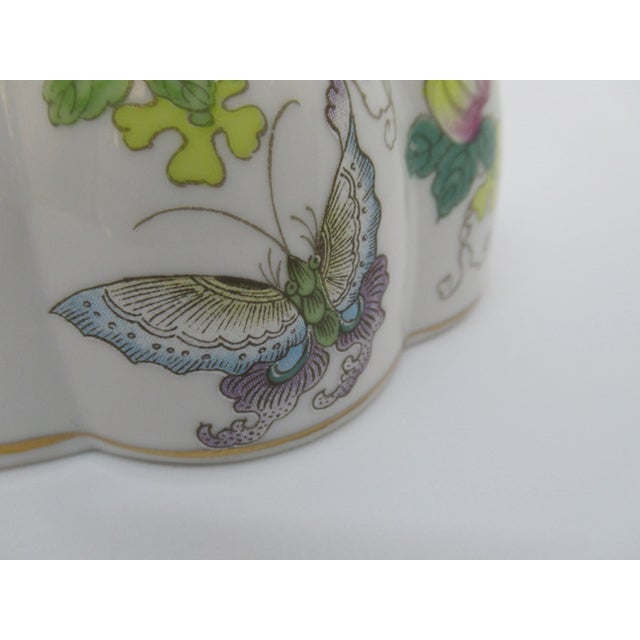 White Vintage Chinoiserie Porcelain Pumpkin Shaped Lidded Jar Hand Decorated For Sale - Image 8 of 12