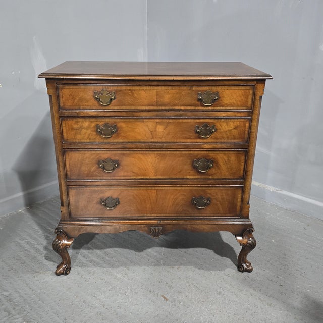 Queen Anne Walnut Chest of Drawers, 1920 For Sale - Image 11 of 11
