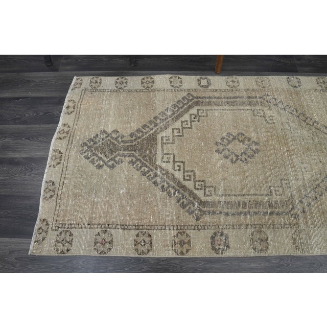 1970s Vintage Handmade Wool Cotton Turkish Beige Area Rug For Sale In San Francisco - Image 6 of 10