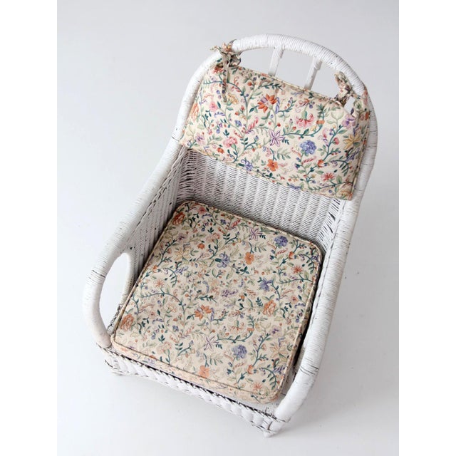 Antique White Wicker Lounge Chair With Floral Cushions For Sale - Image 12 of 17