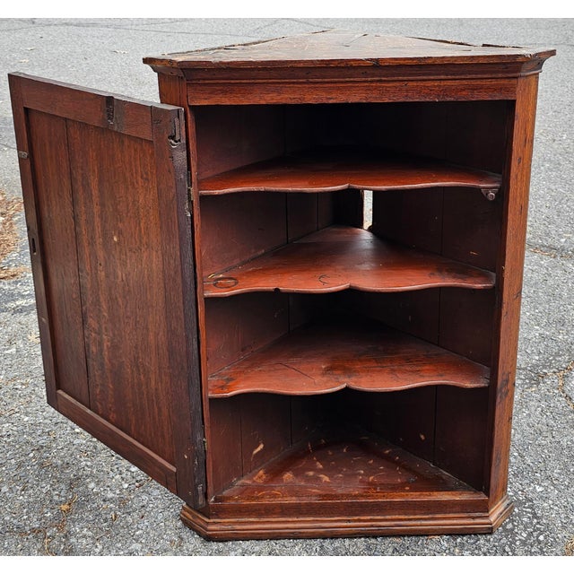 18th Century Federal Oak Corner Cabinet / Cupboard For Sale - Image 4 of 7
