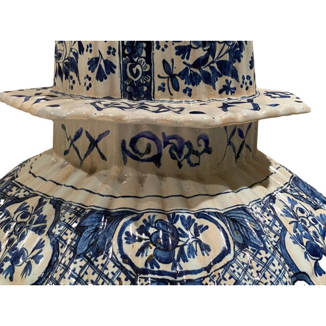 Traditional 18th Century Delft Vase With Lid For Sale - Image 3 of 6