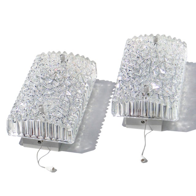 Rare wall lights for the bathroom or hallway made of thick structured glass. Original mid-century modern wall lights in...