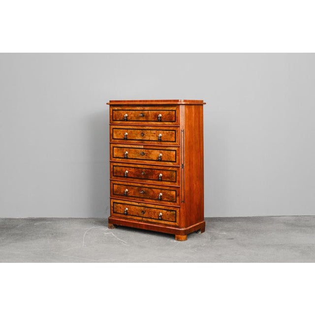 Mid-19th Century Biedermeier Chiffonier in Walnut For Sale - Image 4 of 17
