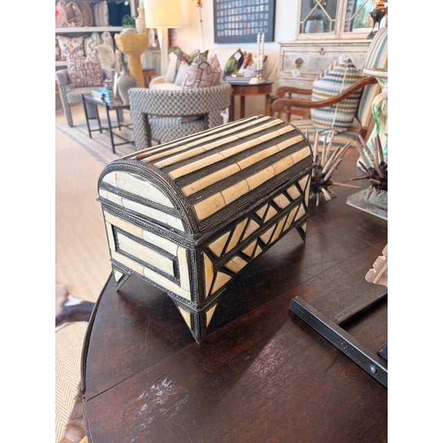 Moroccan Mid 20th Century Small Horn Box For Sale - Image 3 of 5