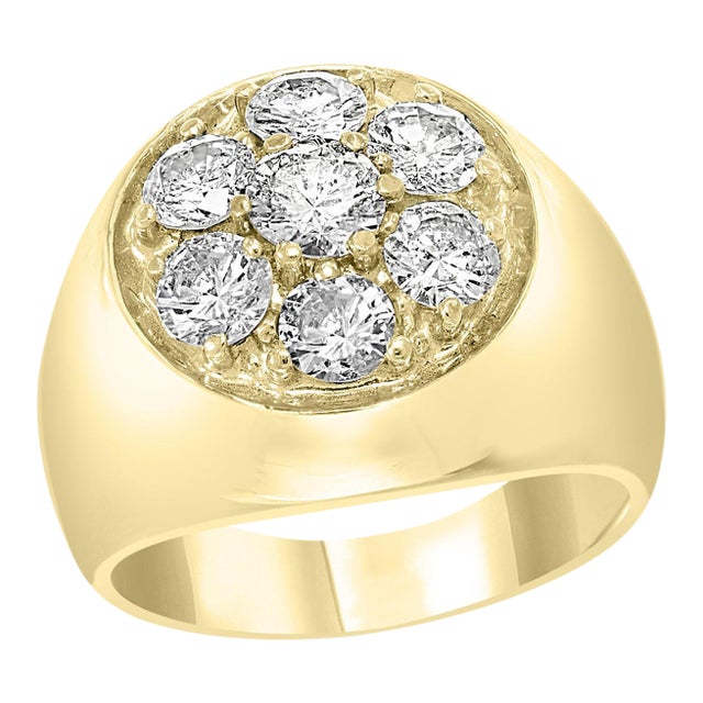 1.75 Carat, 7 Diamonds Traditional Men's Ring 14 Karat Yellow Gold Ring Estate For Sale