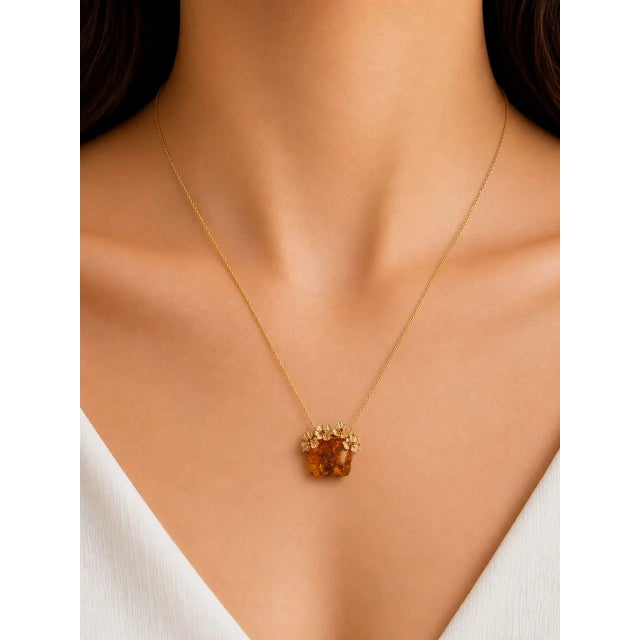Traditional Late 20th Century 14K Yellow Gold Amber Ruby Floral Pendant Necklace For Sale - Image 3 of 3
